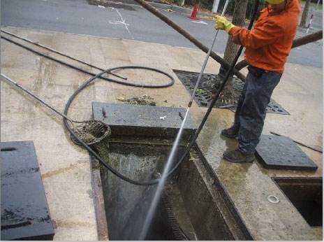 友好池底污泥如何清理